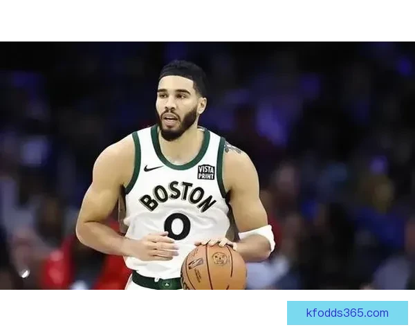 塔图姆向裁判索要技术犯规仍被判罚他逐渐找回比赛手感