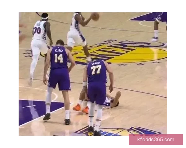 湖人天塌了 东契奇赛季报销里夫斯休战六周季后赛首战遭遇重创